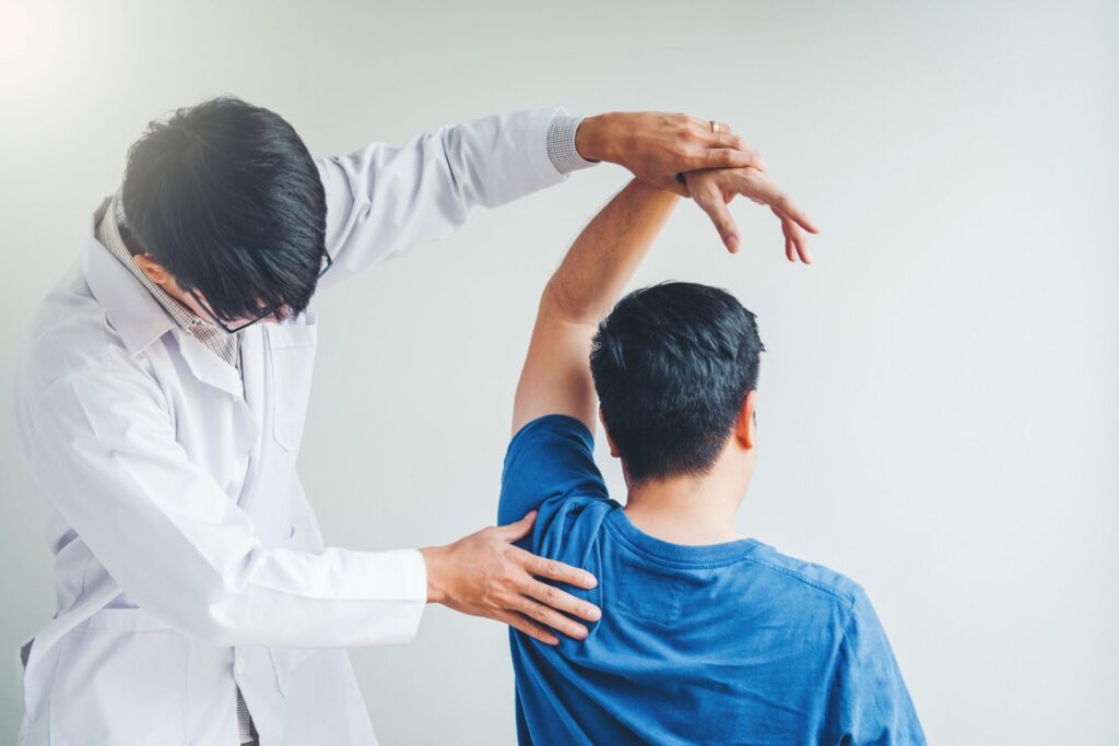 Finding the Right Back Pain Doctor Near Me in Encinitas: How Chiropractic Care Can Help Relieve Your Pain