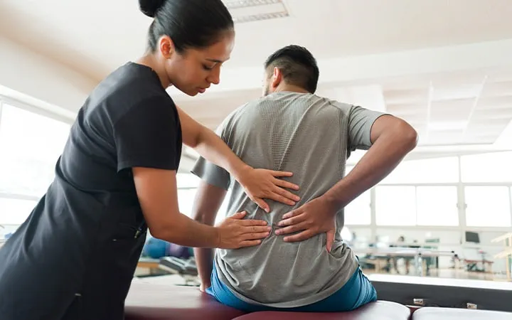 Physical Therapy vs. Chiropractic Back Treatment: What’s the Difference?
